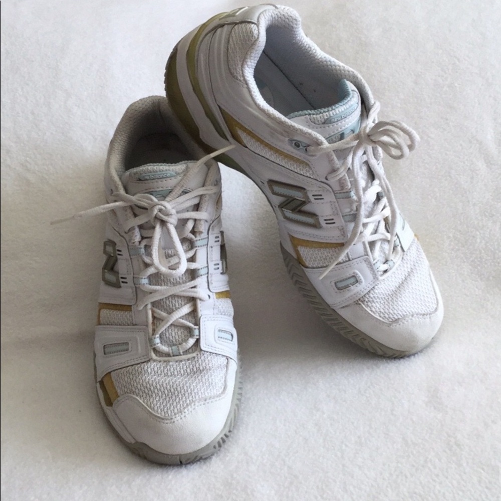 New Balance 1002 Tennis Shoes (41.5)